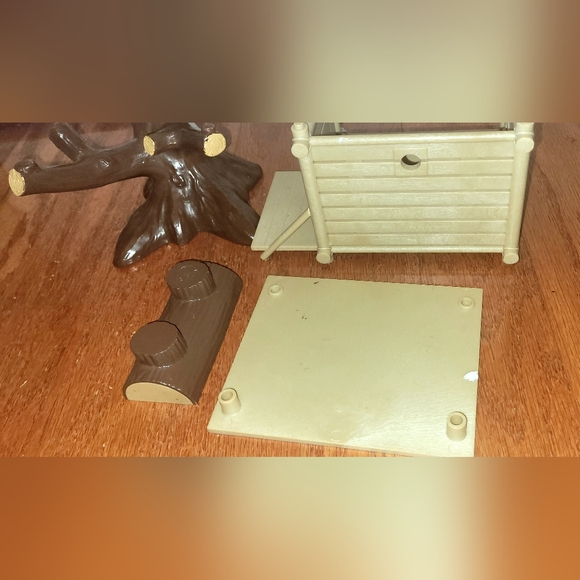 Vtg Red Roof Sylvanian Families EPOCH House, Treehouse, Bench - Picture 4 of 9